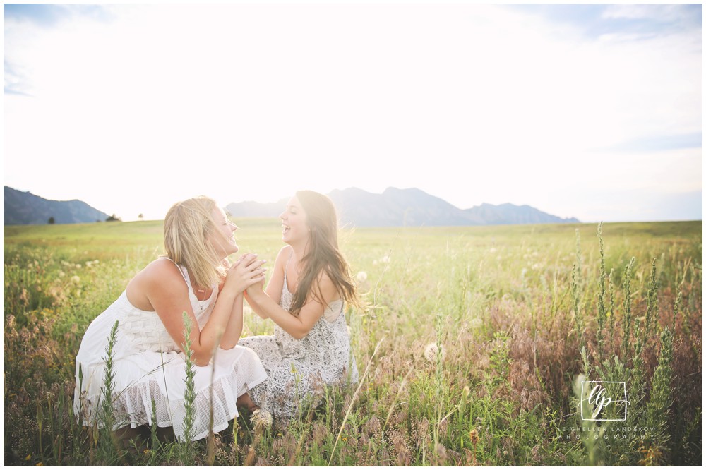 Leighellen_Landskov_Photography_Senior_Portraits_Boulder_Colorado_Mountains_Sunset_Friends_girls_dresses_1